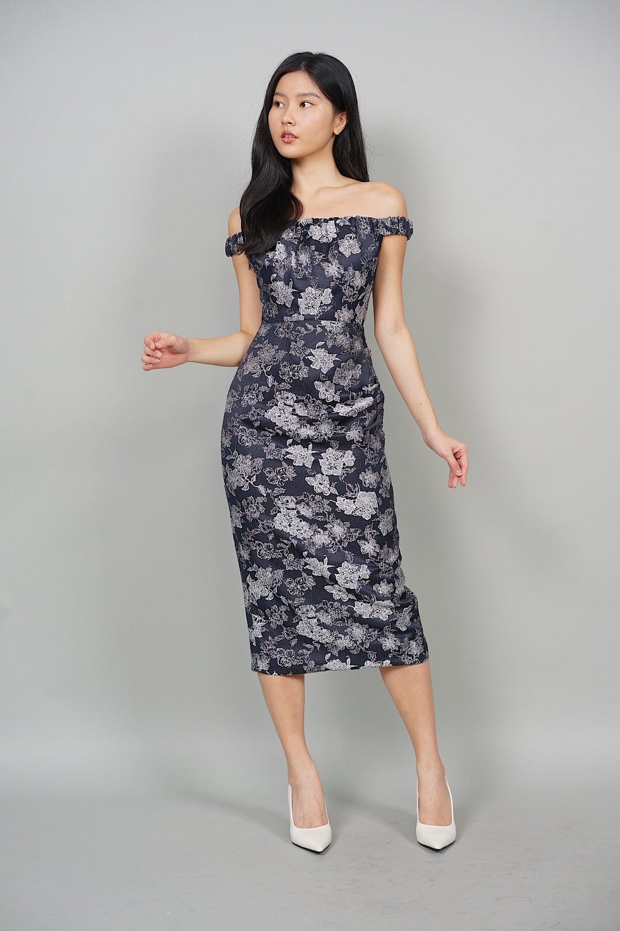 Ray Off-Shoulder Midi Dress in Midnight Floral