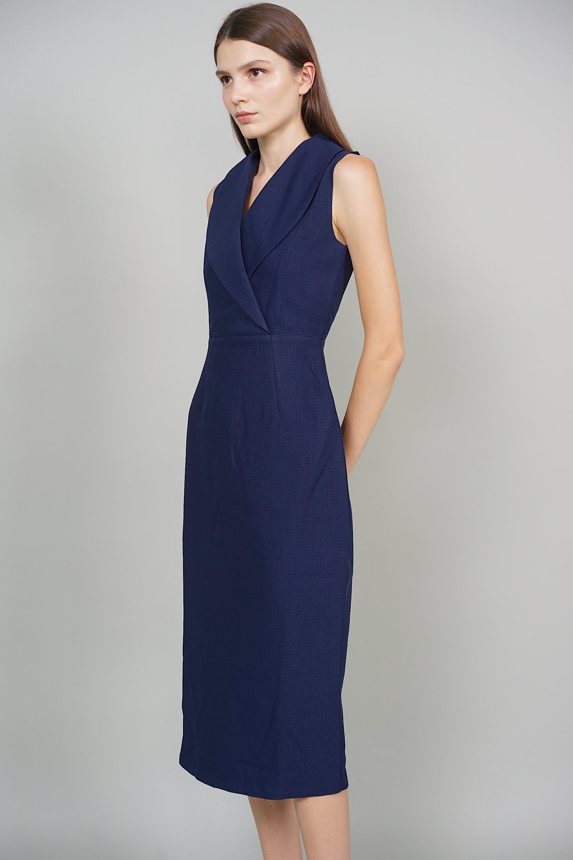 Elowyn Midi Dress in Midnight - mds.store