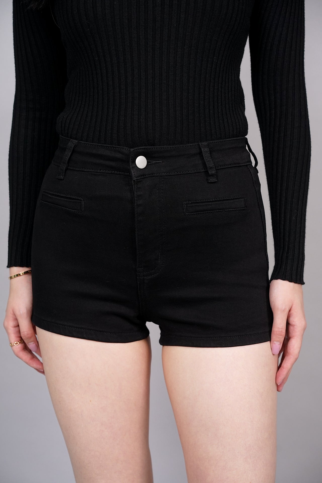 EVERYDAY / Shorts in Black