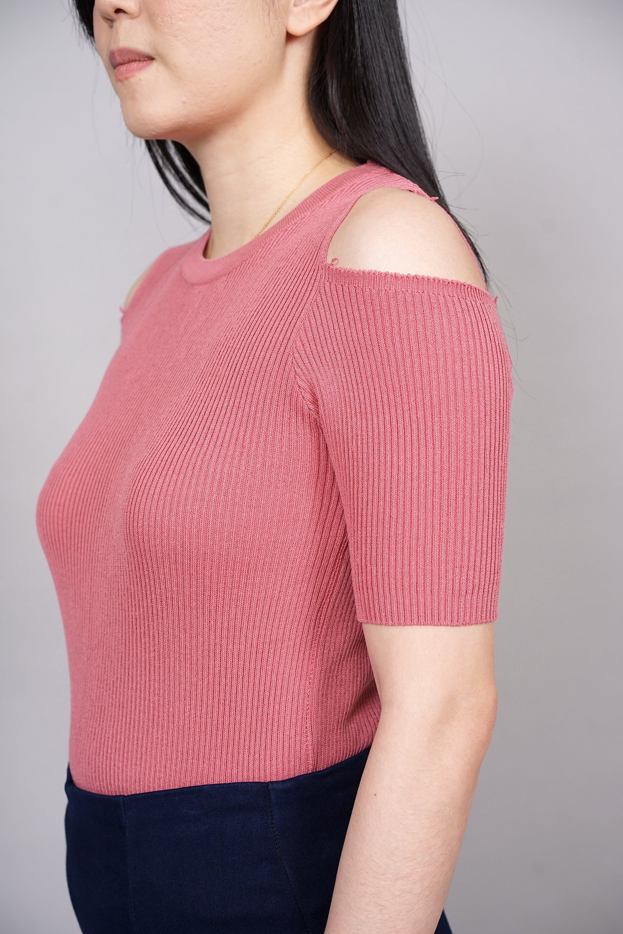 EVERYDAY / Cold Shoulder Top in Pink